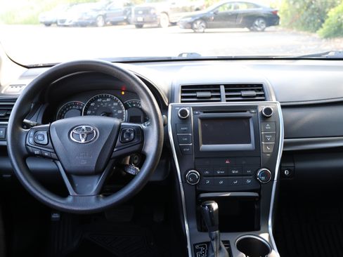 Used 2015 Toyota Camry LE FWD image 29