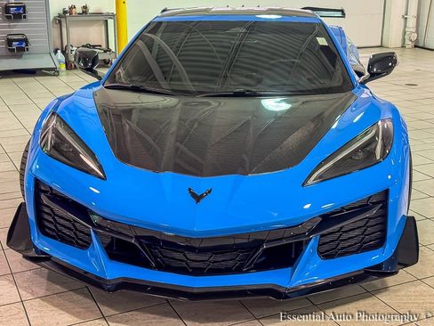 Used 2025 Chevrolet Corvette Z06 w/ Stealth Interior Trim Package RWD image 8