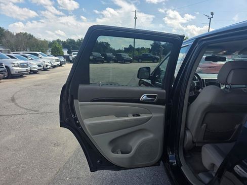 Used 2012 Jeep Grand Cherokee Laredo RWD image 8