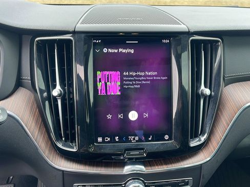 Used 2023 Volvo XC60 B5 Ultimate w/ Climate Package image 17