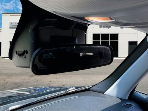 Used 2020 Jeep Renegade Altitude FWD image 32