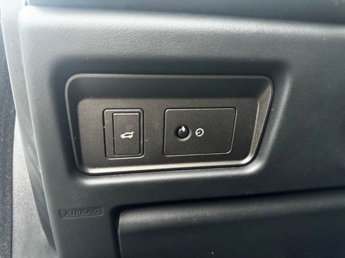 Used 2018 Land Rover Range Rover Evoque SE Premium image 28