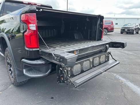 Used 2024 Chevrolet Silverado 1500 ZR2 w/ Technology Package image 17