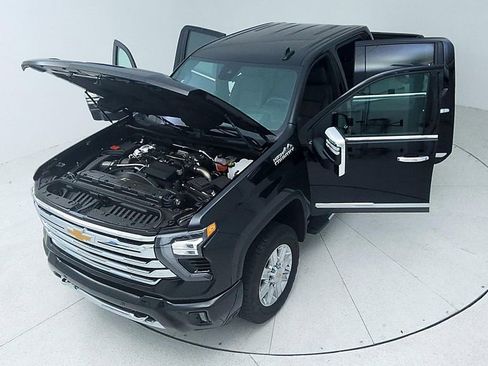 Used 2024 Chevrolet Silverado 2500 High Country w/ Technology Package AWD/4WD image 18