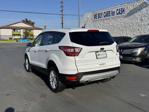 Used 2017 Ford Escape SE FWD image 2