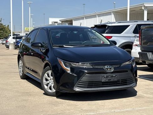 Used 2024 Toyota Corolla LE FWD image 2