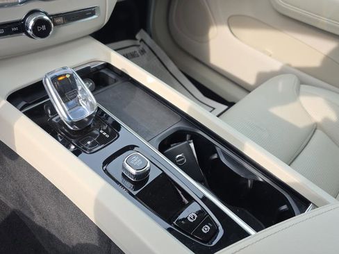 Used 2022 Volvo XC60 B5 Inscription w/ Advanced Package image 26