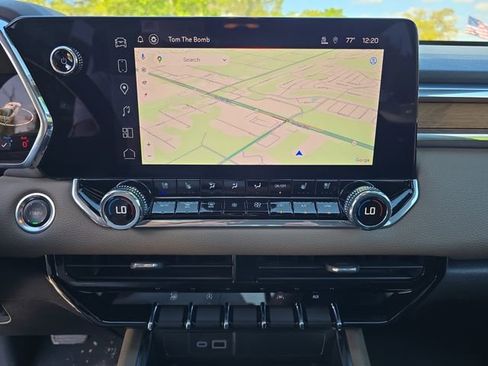 Used 2024 GMC Canyon Denali image 18