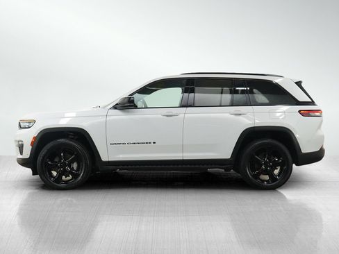 Used 2024 Jeep Grand Cherokee Limited w/ Luxury Tech Group II AWD/4WD image 2