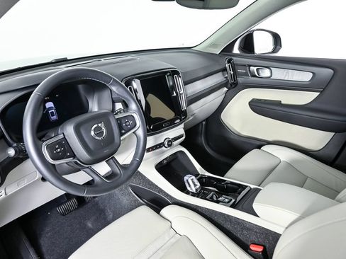 Certified 2025 Volvo XC40 B5 Ultra AWD/4WD image 6