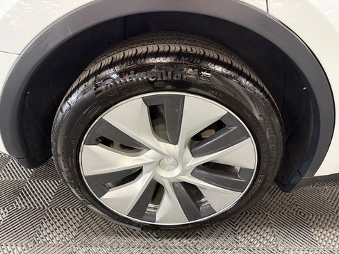 Used 2022 Tesla Model Y Long Range AWD/4WD image 19