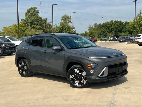Used 2025 Hyundai Kona SEL FWD image 7
