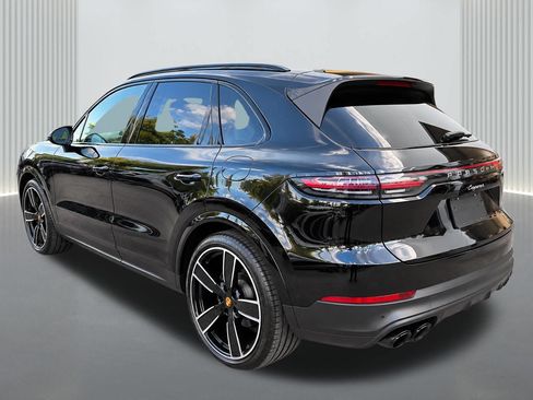 Used 2023 Porsche Cayenne AWD/4WD image 4