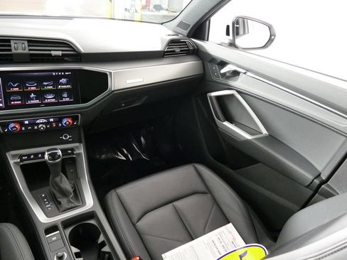 Used 2025 Audi Q3 2.0T Premium AWD/4WD image 24