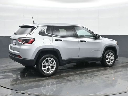 Used 2025 Jeep Compass Sport w/ Mopar Graphics Package AWD/4WD image 4