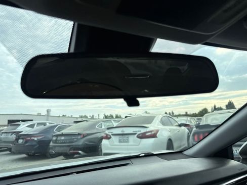 Used 2018 Toyota Camry LE FWD image 23