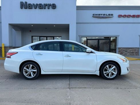Used 2014 Nissan Altima 2.5 SL w/ Moonroof Package FWD image 8