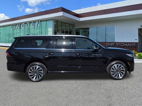 New 2026 Lincoln Navigator L Black Label AWD/4WD image 3