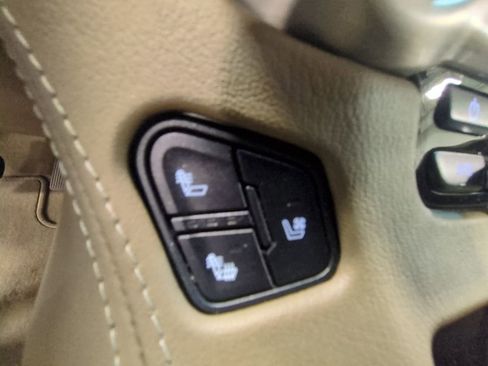 Used 2019 GMC Yukon SLT w/ Open Road Package image 16