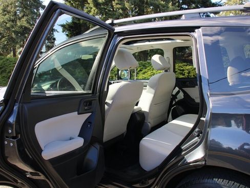 Used 2015 Subaru Forester 2.5i Premium w/ All-Weather Package image 16