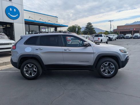 Used 2019 Jeep Cherokee Trailhawk w/ Cold Weather Group AWD/4WD image 2