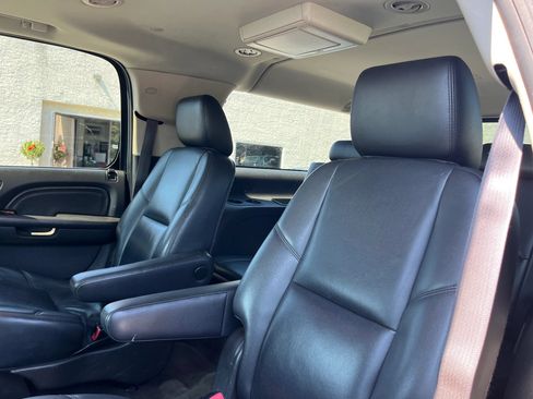 Used 2012 GMC Yukon XL Denali AWD/4WD image 17