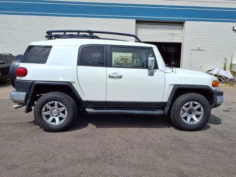 Used 2014 Toyota FJ Cruiser 4WD image 6