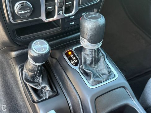 Used 2025 Jeep Gladiator Sport AWD/4WD image 22