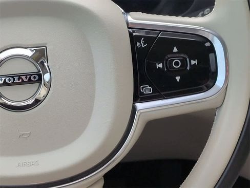 Used 2023 Volvo XC60 B5 Ultimate image 27