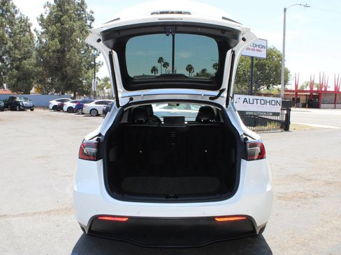 Used 2021 Tesla Model Y Long Range AWD/4WD image 23