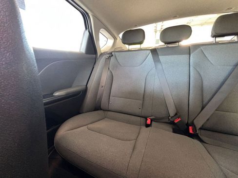 Used 2025 Kia K4 LXS image 39