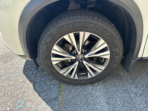 Used 2023 Nissan Rogue SV image 11