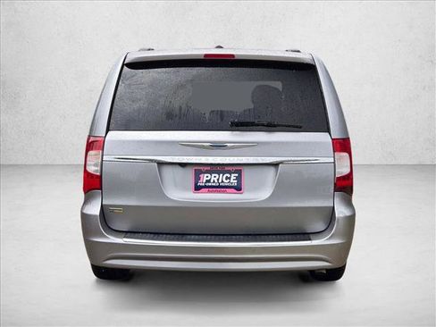 Used 2014 Chrysler Town & Country Touring FWD image 5