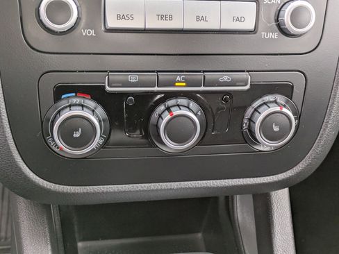 Used 2010 Volkswagen Jetta Limited Edition image 20