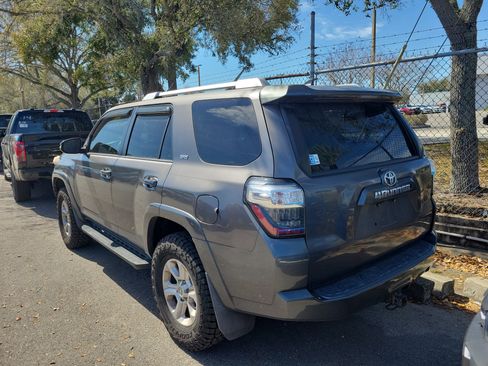 Used 2014 Toyota 4Runner SR5 Premium image 4