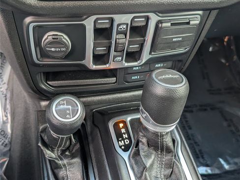 Used 2025 Jeep Gladiator Sport AWD/4WD image 24