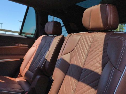 New 2026 Cadillac Vistiq Platinum image 25