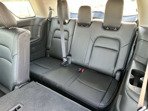 Used 2025 Nissan Pathfinder SV FWD image 22