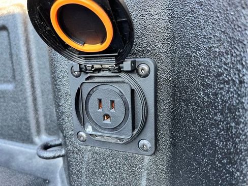 Used 2024 Chevrolet Silverado 1500 High Country w/ High Country Premium Package image 9