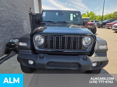 Used 2025 Jeep Wrangler Unlimited Sport AWD/4WD image 18