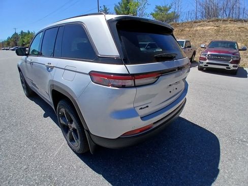 New 2026 Jeep Grand Cherokee Limited w/ Limited Altitude Package AWD/4WD image 8