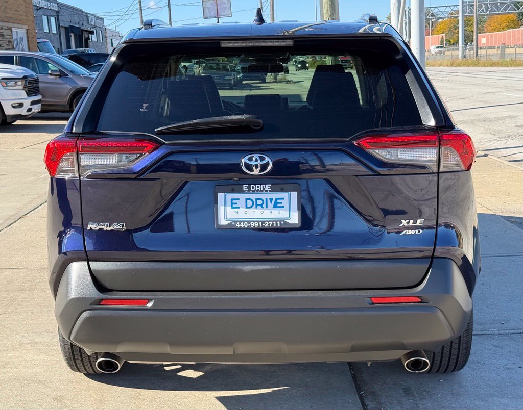 Used 2021 Toyota RAV4 XLE Premium AWD/4WD image 8
