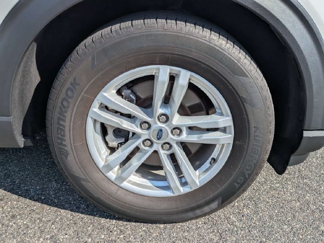 Used 2023 Ford Explorer XLT w/ Equipment Group 202A AWD/4WD image 9