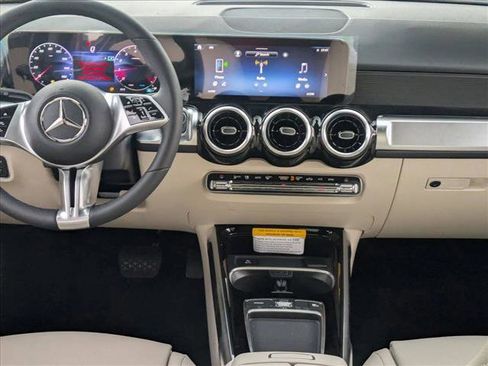 Used 2026 Mercedes-Benz GLB 250 image 12