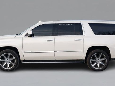 Used 2016 Cadillac Escalade ESV Luxury image 8