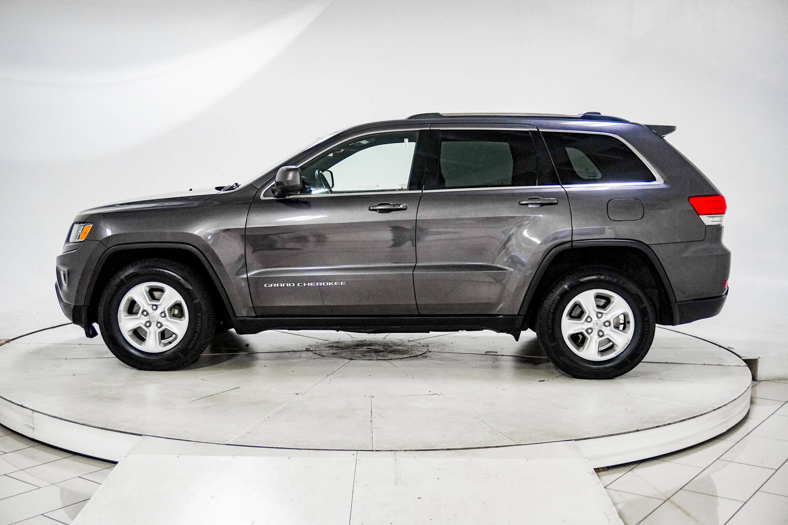Used 2014 Jeep Grand Cherokee Laredo w/ Quick Order Package 23E AWD/4WD image 4