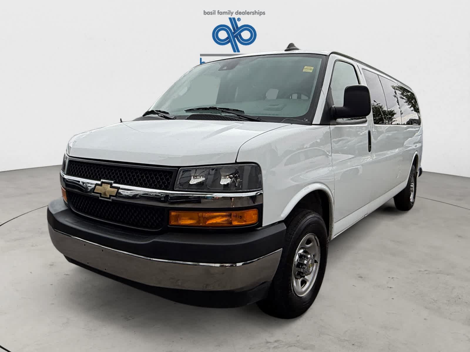 Used 2024 Chevrolet Express 3500 LT w/ LT Preferred Equipment Group RWD image 2