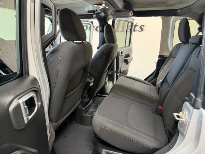 Used 2023 Jeep Wrangler Unlimited Rubicon 4xe w/ Cold Weather Group AWD/4WD image 27