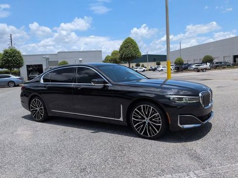 Used 2022 BMW 750i xDrive w/ Luxury Rear Seating Package AWD/4WD image 2