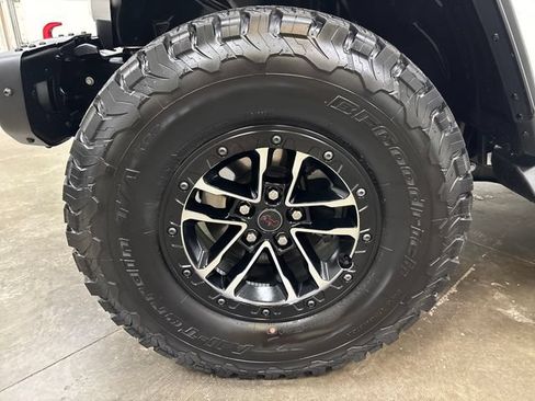 Used 2024 Jeep Wrangler Unlimited Rubicon AWD/4WD image 17